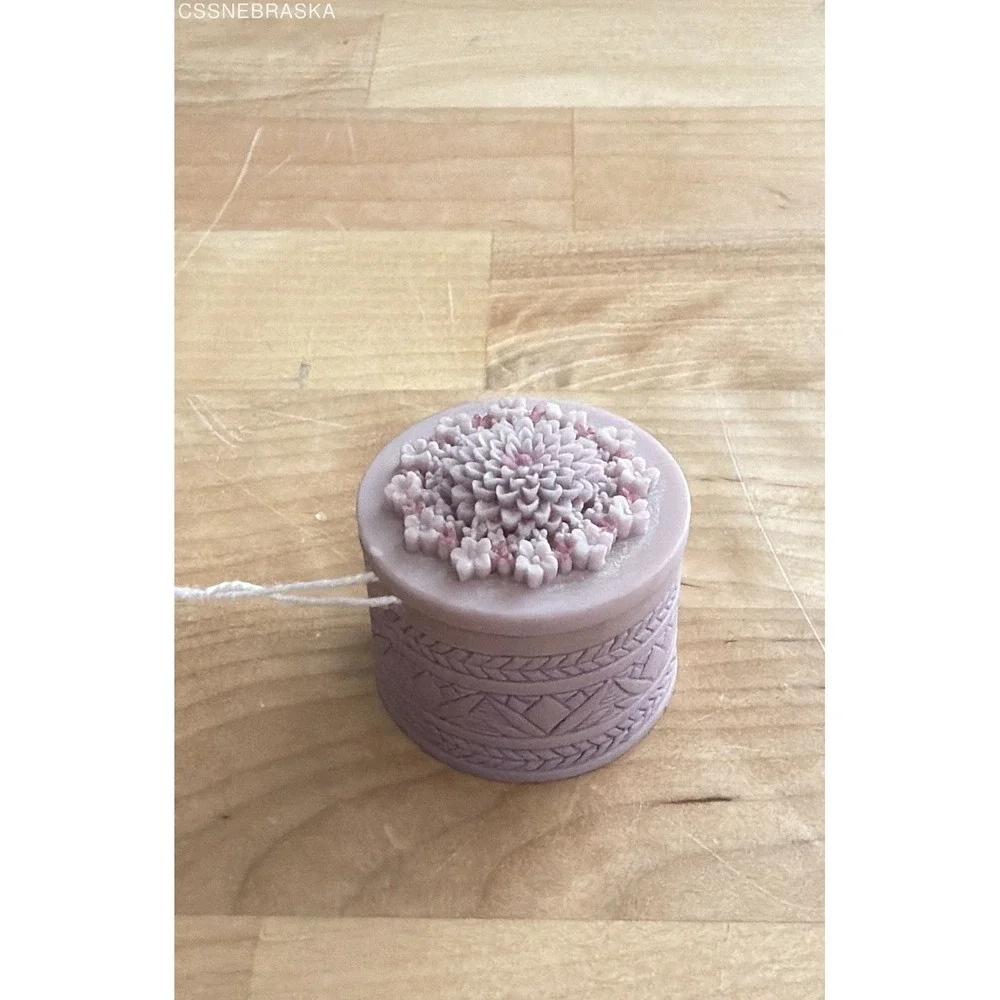 La Cache Small Round Pill Box Mauve Purple‎ Floral Textured Lid Trinket Jar